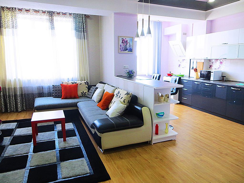 Bishkek Flatlux Apartments Esterno foto