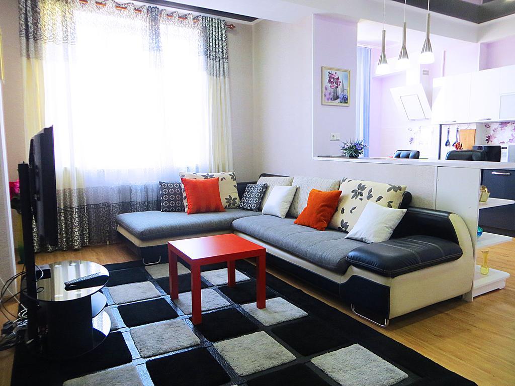 Bishkek Flatlux Apartments Esterno foto